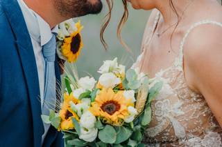 bouquet da sposa con girasoli ed eucalipto