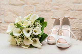 bouquet sposa calle e scarpe da sposa