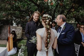 maxi treccia e semiraccolto con fiori sposa