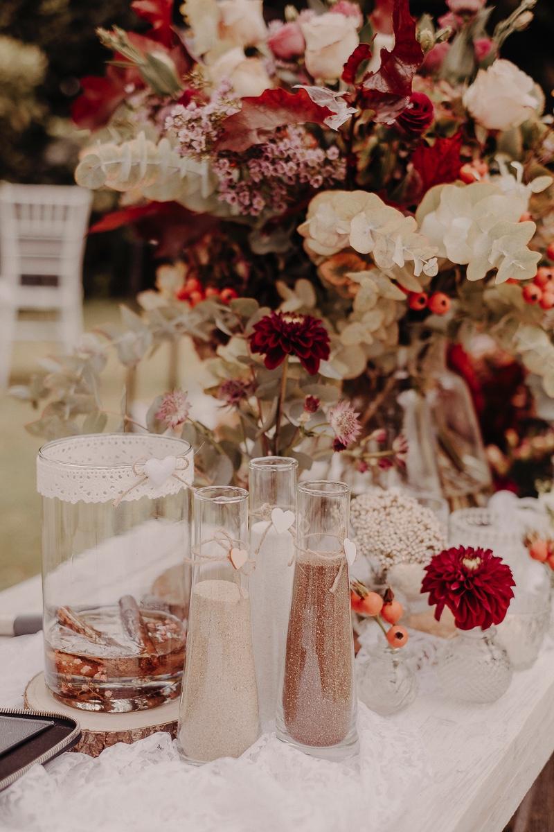 centrotavola matrimonio autunno con fiori colorati