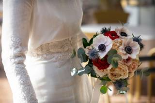 bouquet invernale da sposa bianco rosso e rosa