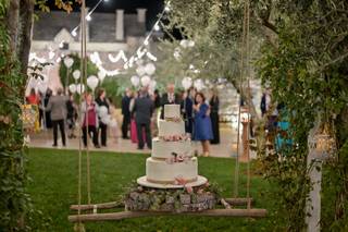 torta matrimonio su altalena con fiori