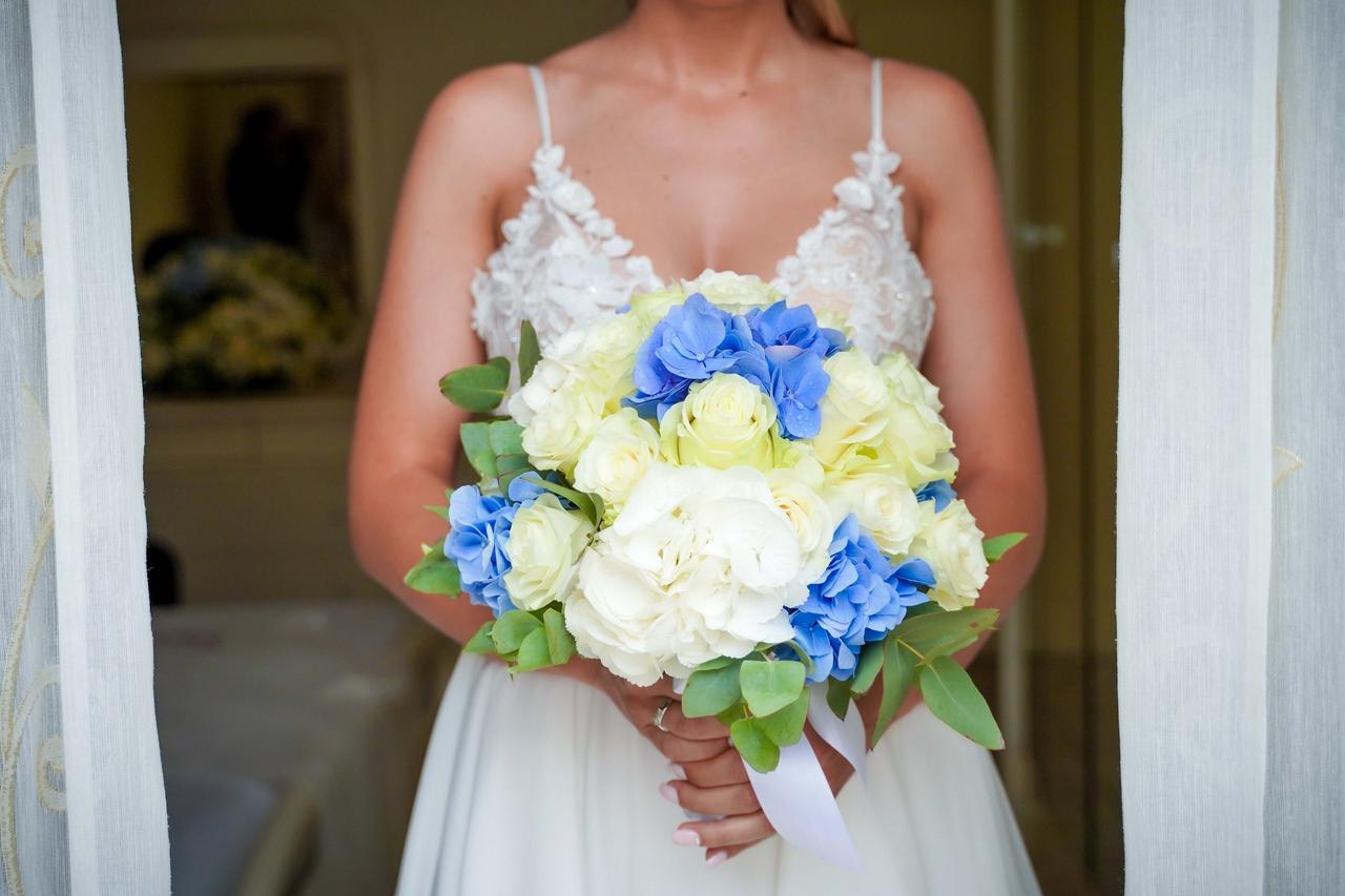 bouquet sposa ortensie bianche e blu