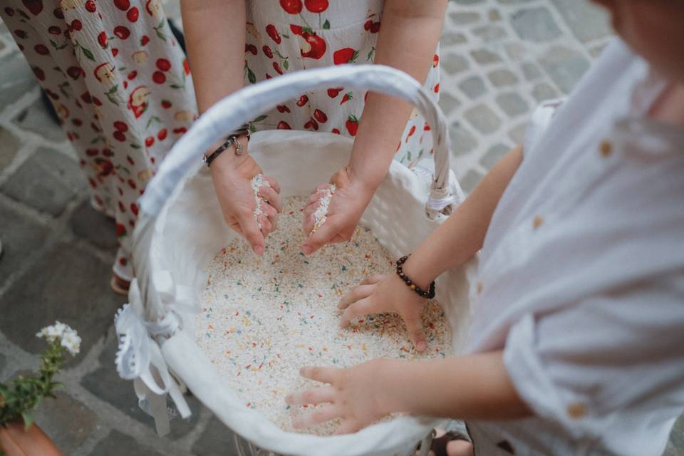 Come colorare il riso per matrimonio: semplici passi per allenare la  creatività con il fai da te!