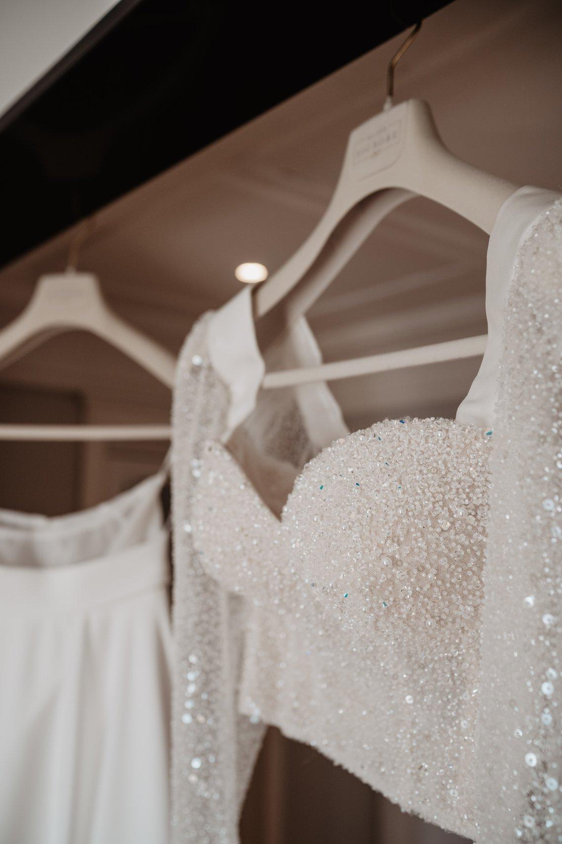 corpetto dell'abito da sposa con brillantini in stile perlage- stili matrimonio