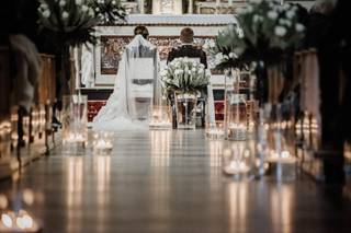 addobbi chiesa matrimonio navata con candele