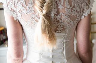 acconciatura sposa con treccia e fiori