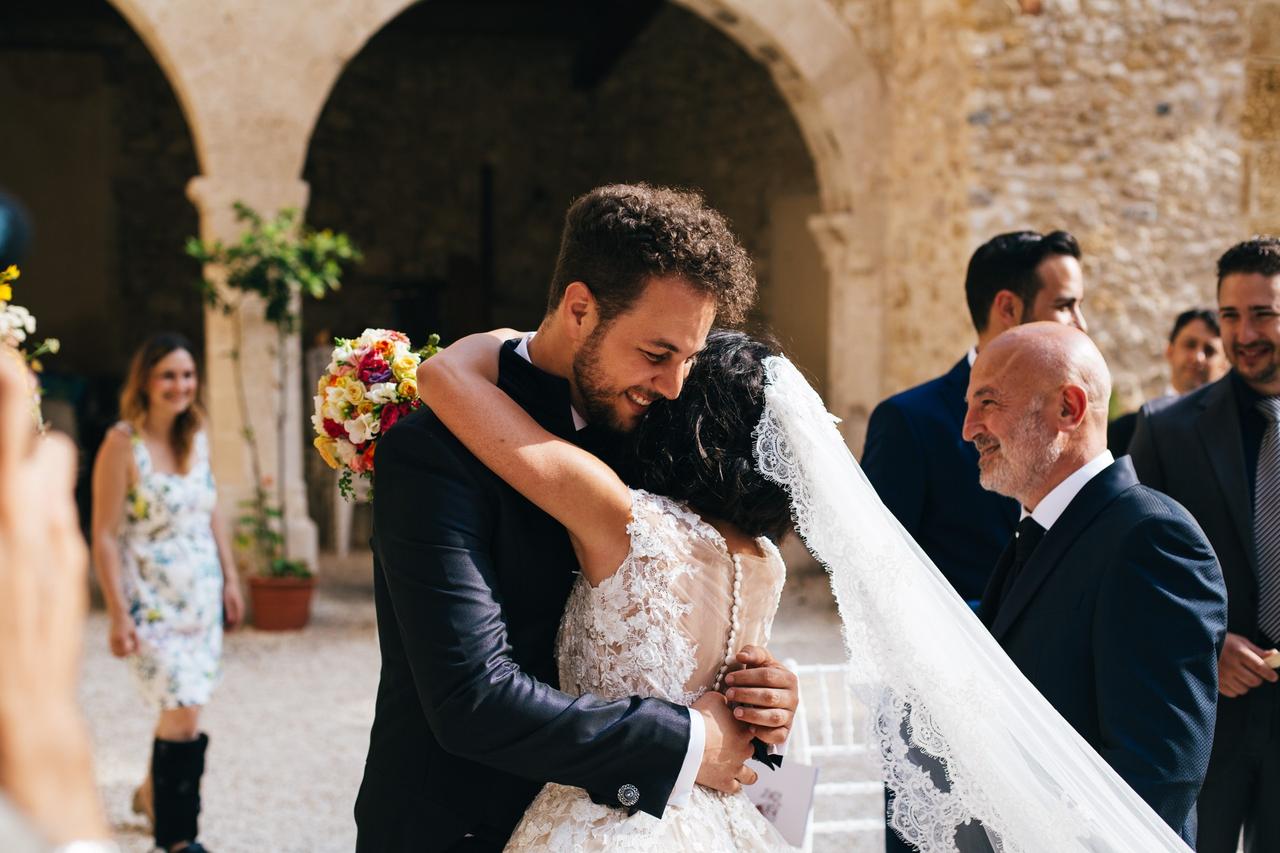 Velo da Sposa lunghezza media di tre strati con calata viso e punti luce -  Sposamore