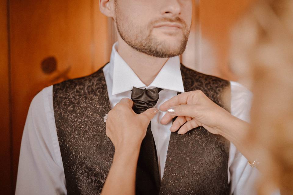 Come annodare la cravatta e il papillon: 8 esempi pratici per lo sposo