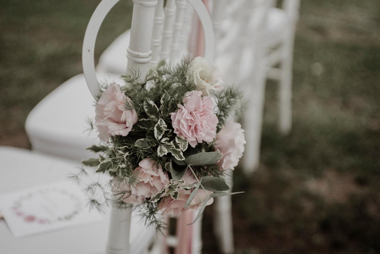 9 idee di hula hoop con fiori per il giorno del matrimonio