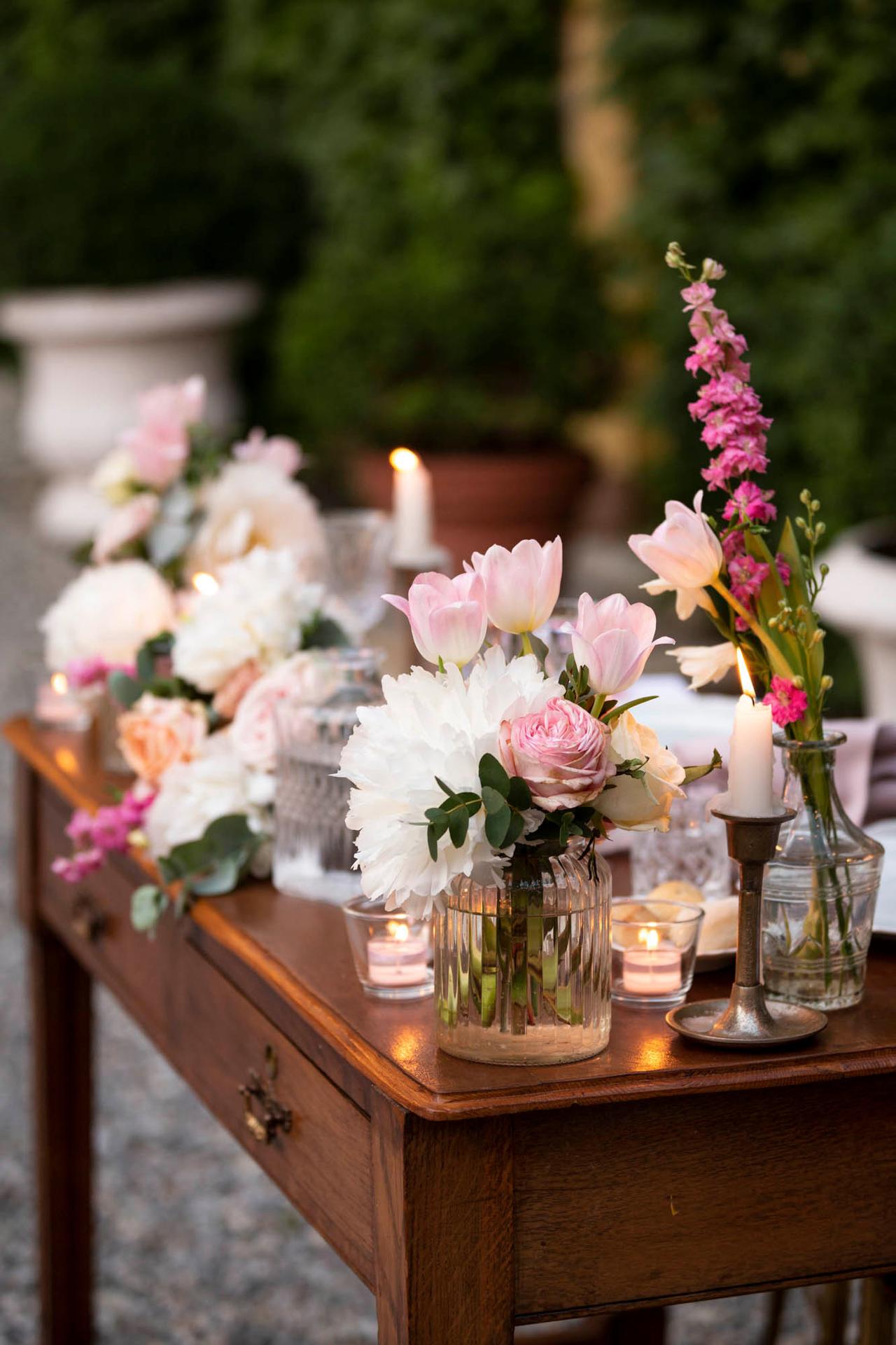 dettaglio tavolo matrimonio tema rosa