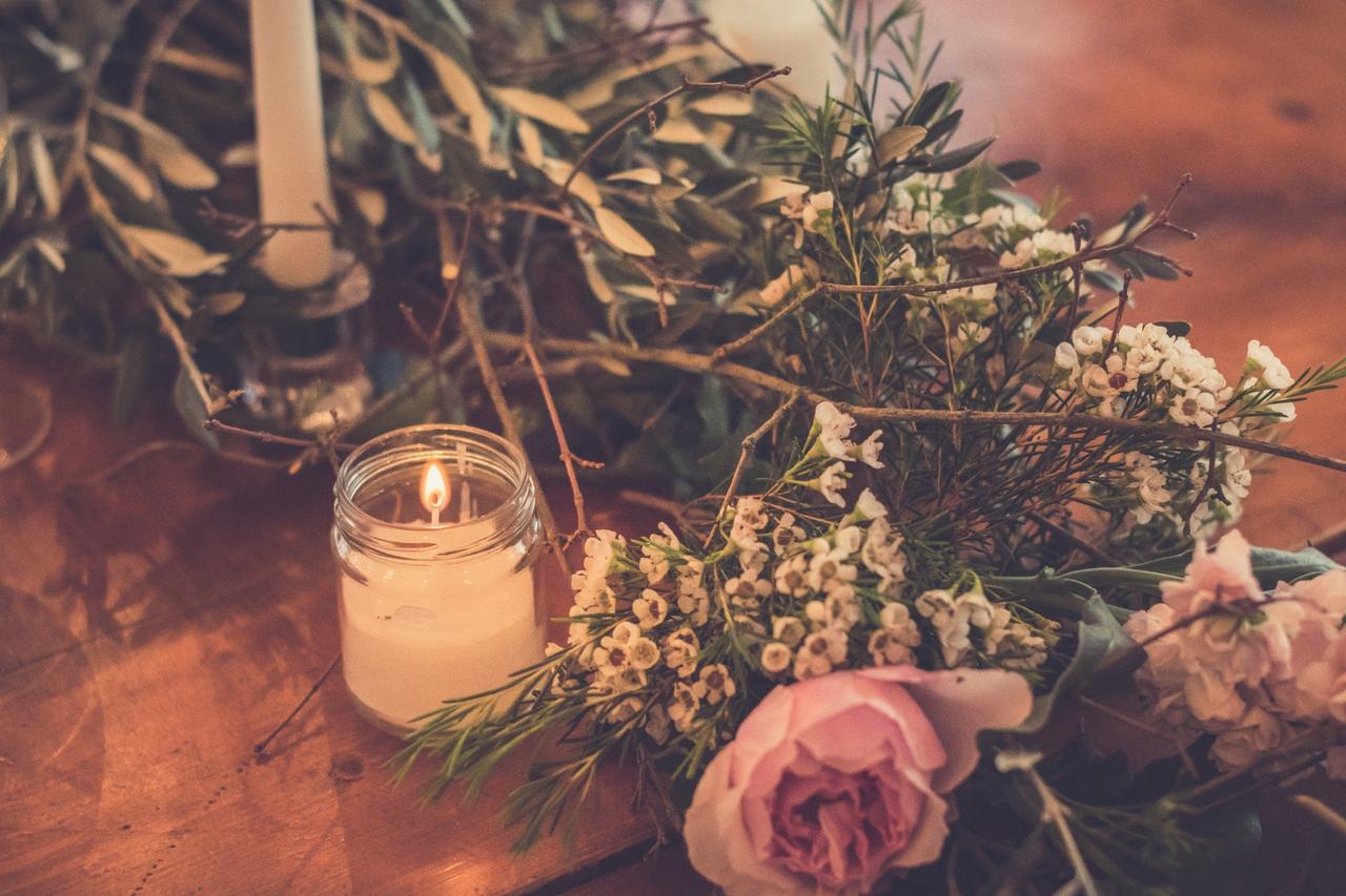 centrotavola fiori di campo con rose e margherite