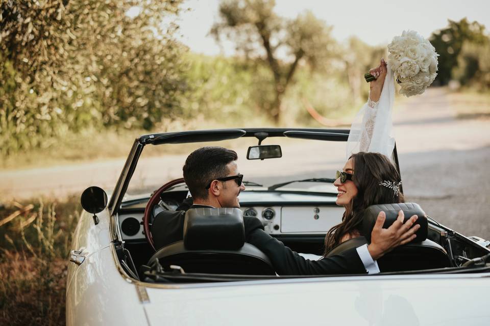 viaggio di nozze Italia sposi in macchina