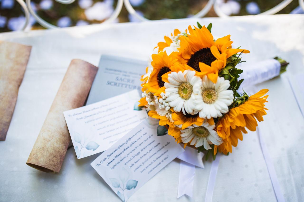 bouquet da sposa con girasoli e margherite