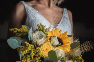 bouquet da sposa con girasoli ed eucalipto