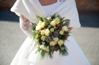 bouquet invernale da sposa con fiori gialli