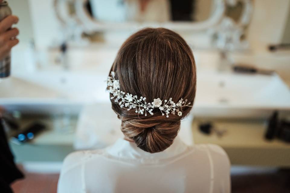 Accessori sposa capelli: fiori, cerchietti o fermagli?