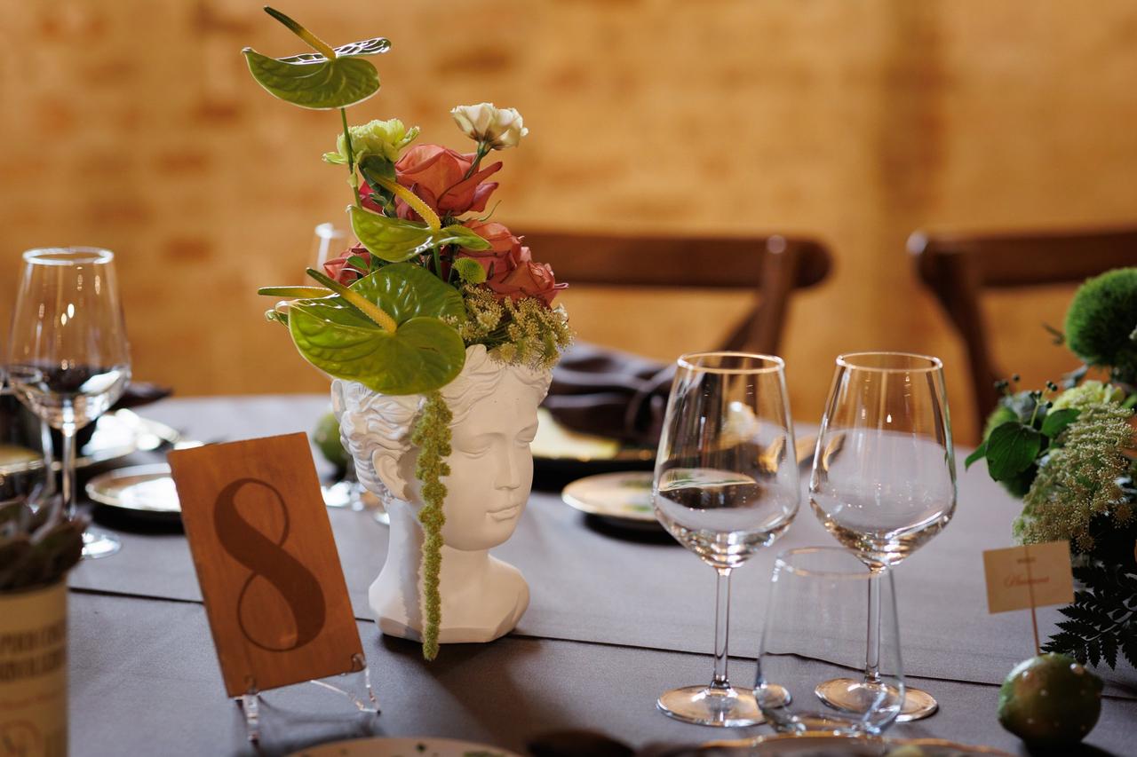 segnatavolo matrimonio con numero in legno- nomi tavoli matrimonio