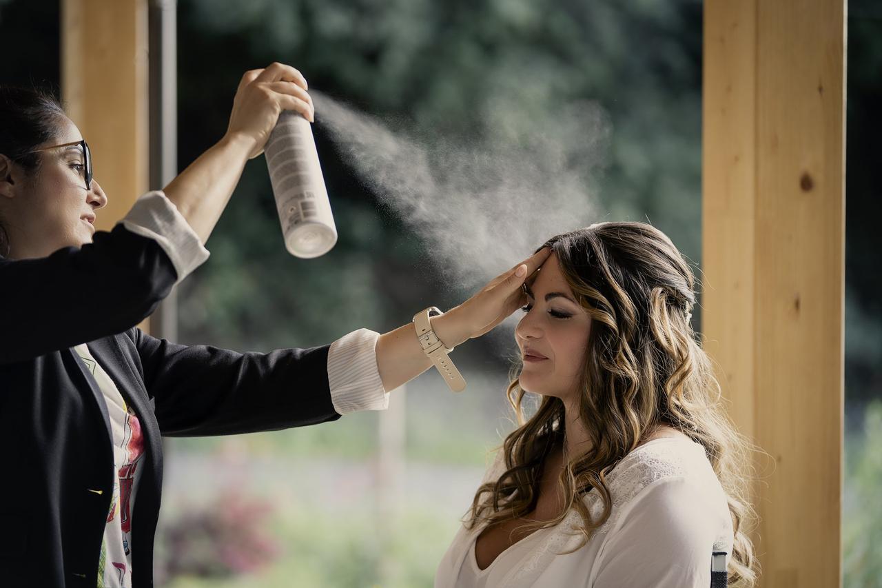 acconciatura sposa capelli sciolti con onde