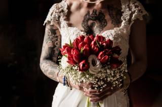 bouquet sposa tulipani rossi e rose bianche