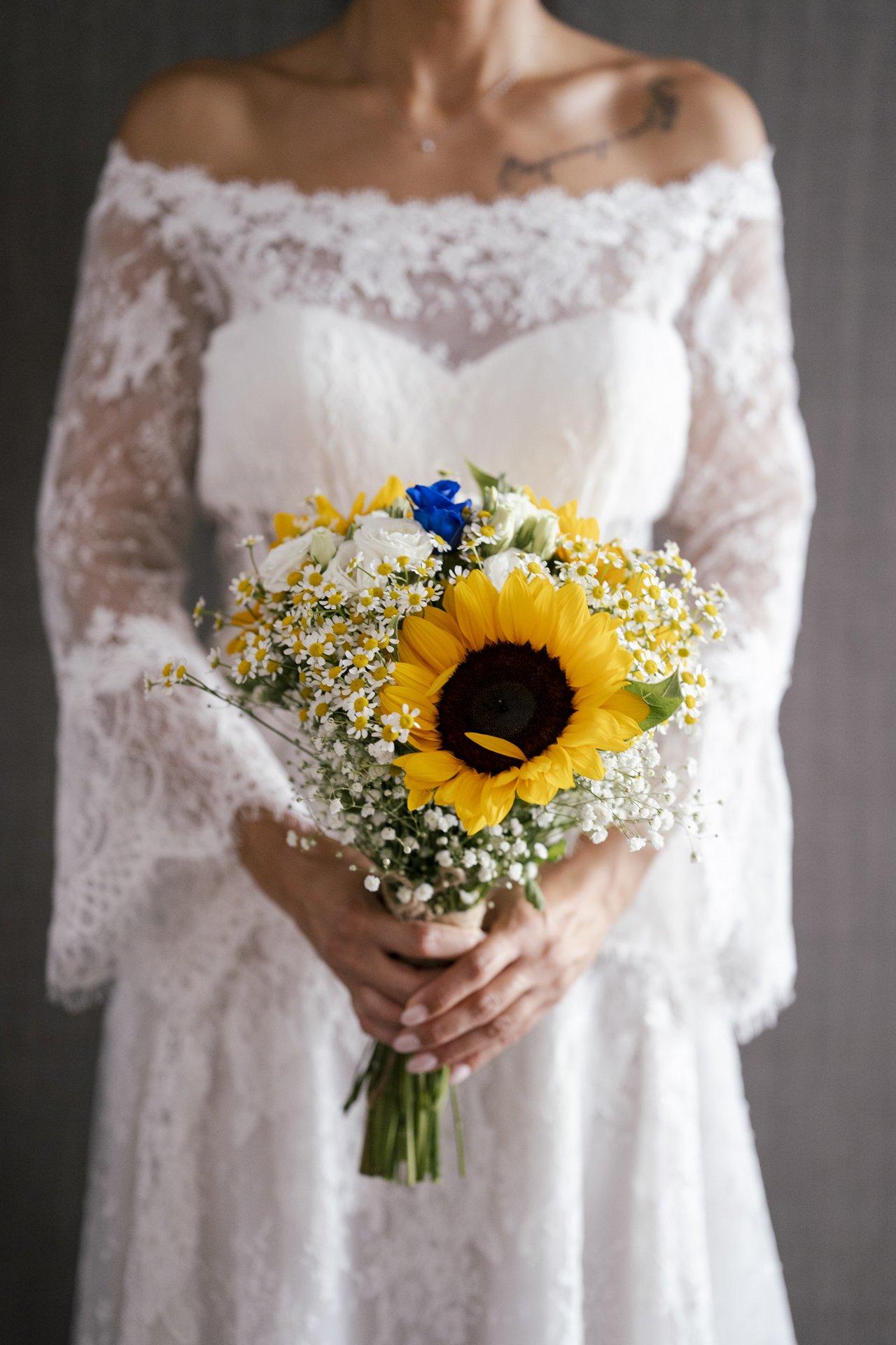 bouquet da sposa con girasoli e mughetto