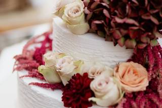 torta per matrimonio civile decorata con fiori
