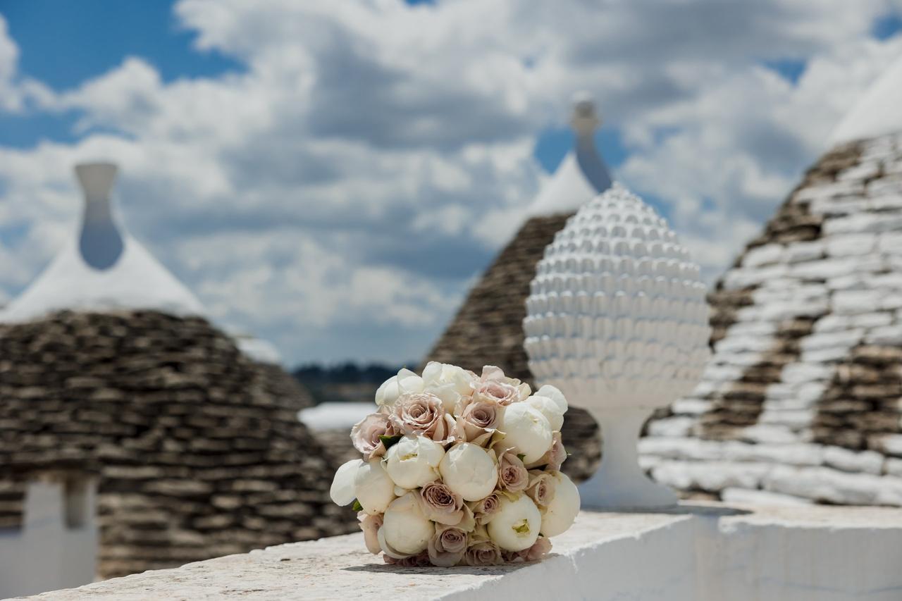 bouquet da sposa semplice bianco e rosa