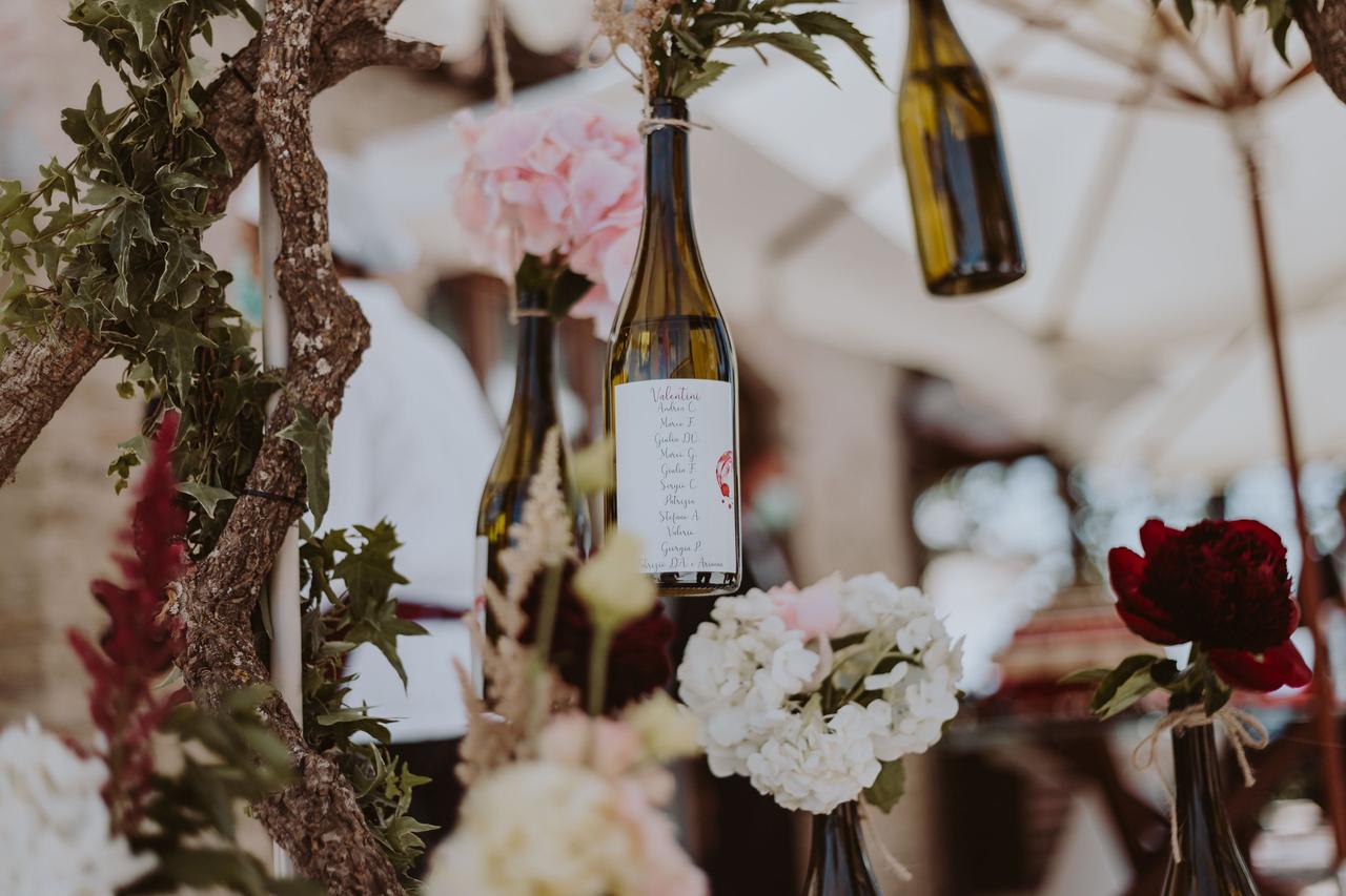 tableau de mariage con bottiglie