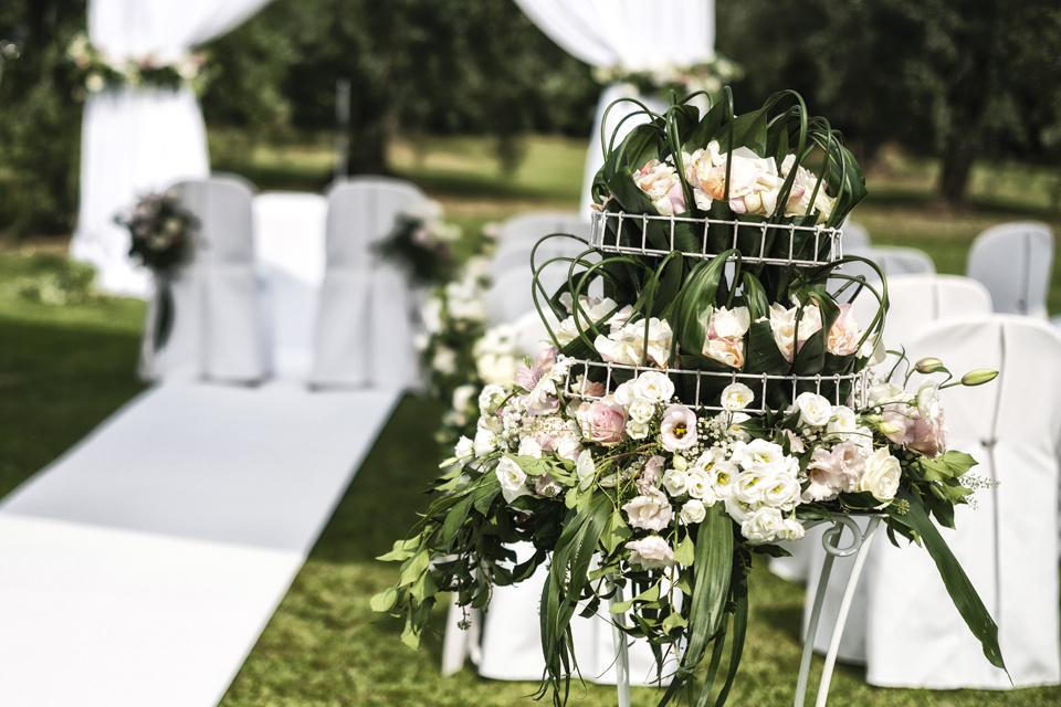 Alzate per fiori matrimonio: 40 idee glamour