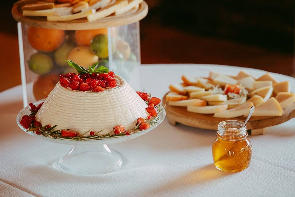 State pensando ad un buffet pre matrimonio? Ecco alcune idee per allestire il tavolo a casa della sposa o dello sposo!