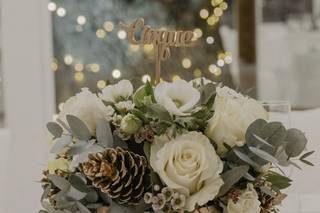 decorazioni per matrimonio invernale con pigne e bacche