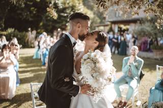 immagine di un bacio tra marito e moglie