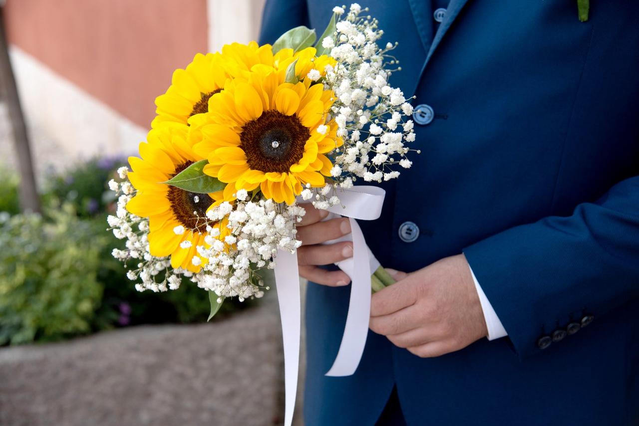 bouquet da sposa con girasoli e mughetto