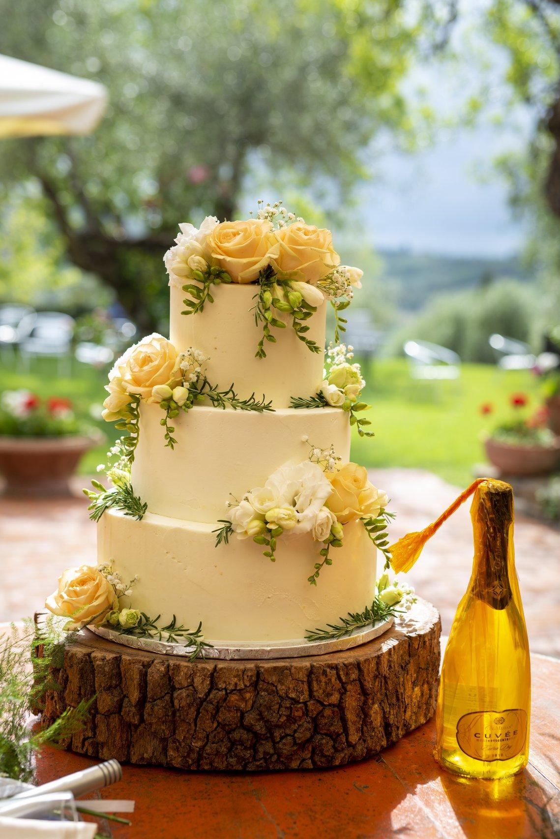 torta per matrimonio civile con fiori