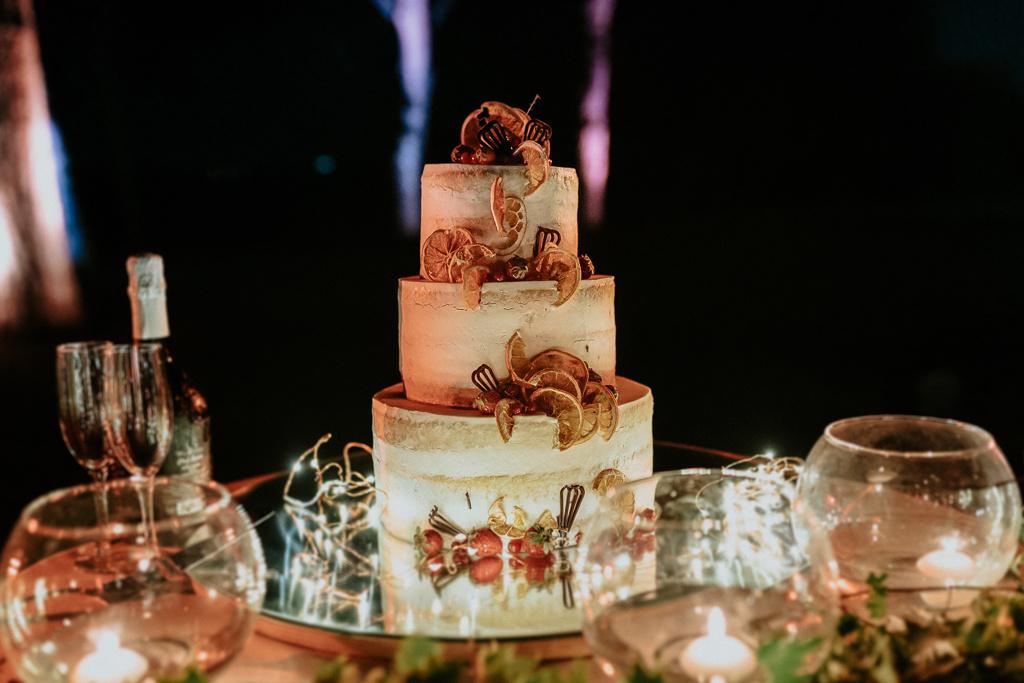 torta nuziale autunnale con arancia