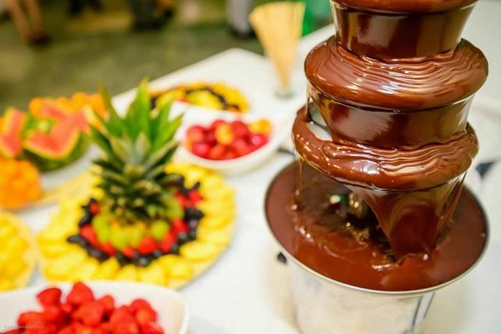 Cascate di dolcezza: le fontane di cioccolato per le vostre nozze