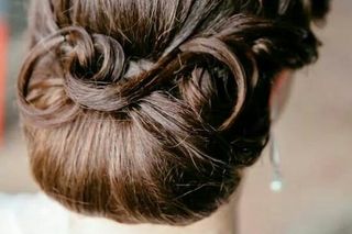 acconciatura sposa raccolto basso chignon semplice