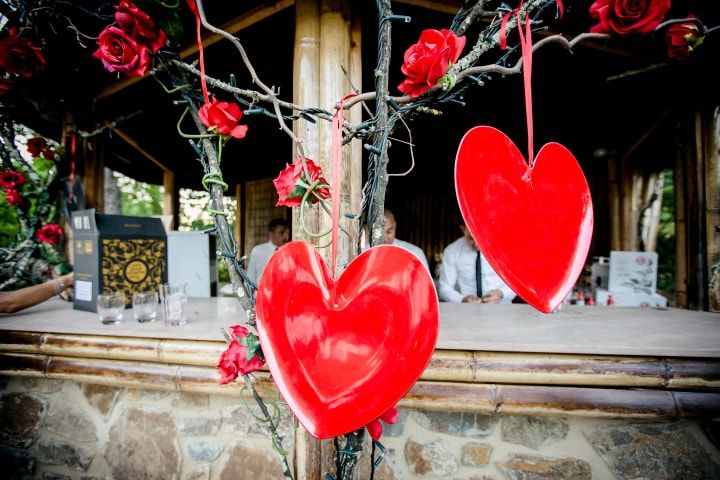 Ghirlande di cuori di carta per decorazioni nuziali 