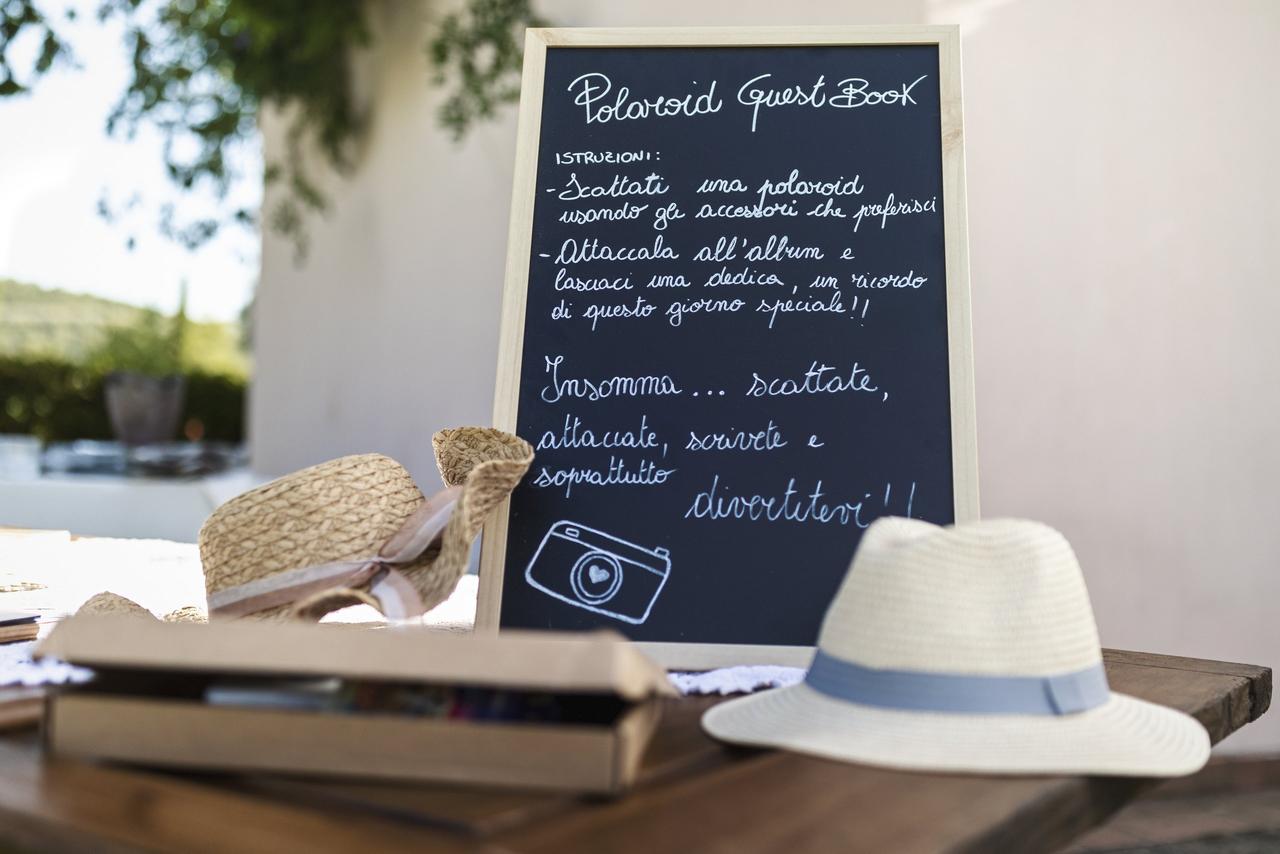 polaroid guestbook matrimonio con lavagnetta