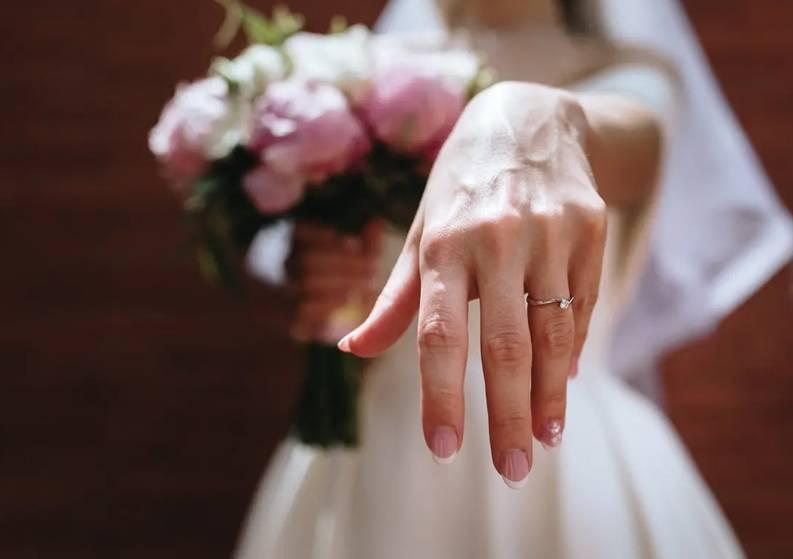 Anello di fidanzamento: regole, tradizioni e storia del simbolo dell'amore
