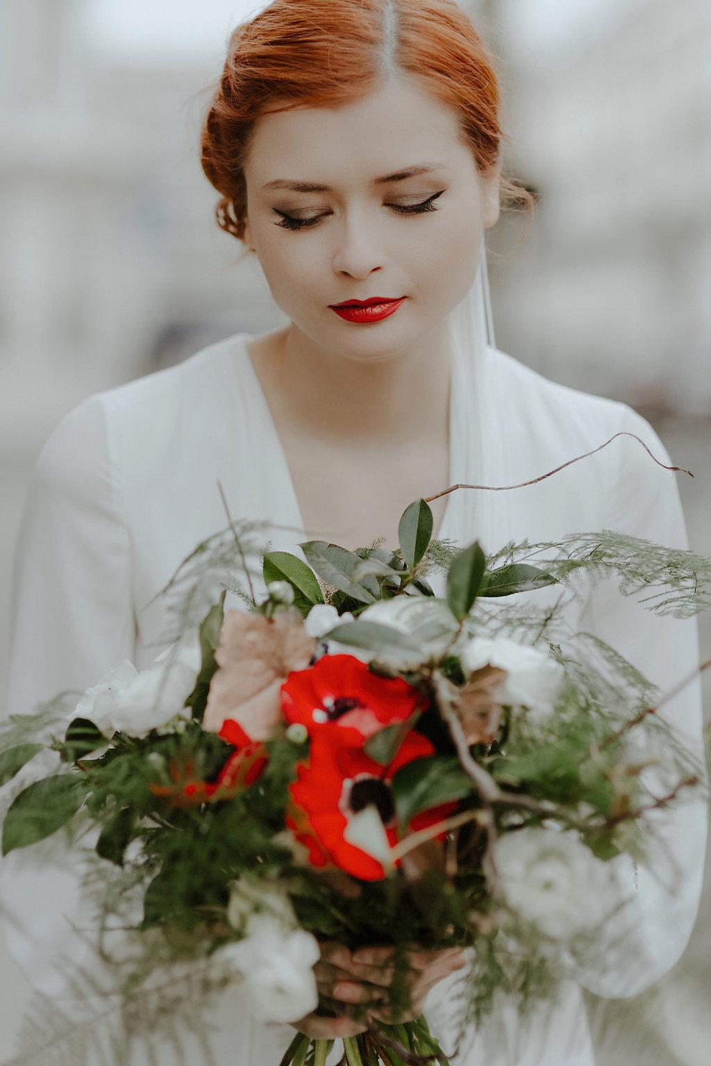 trucco sposa con eyeliner e rossetto rosso