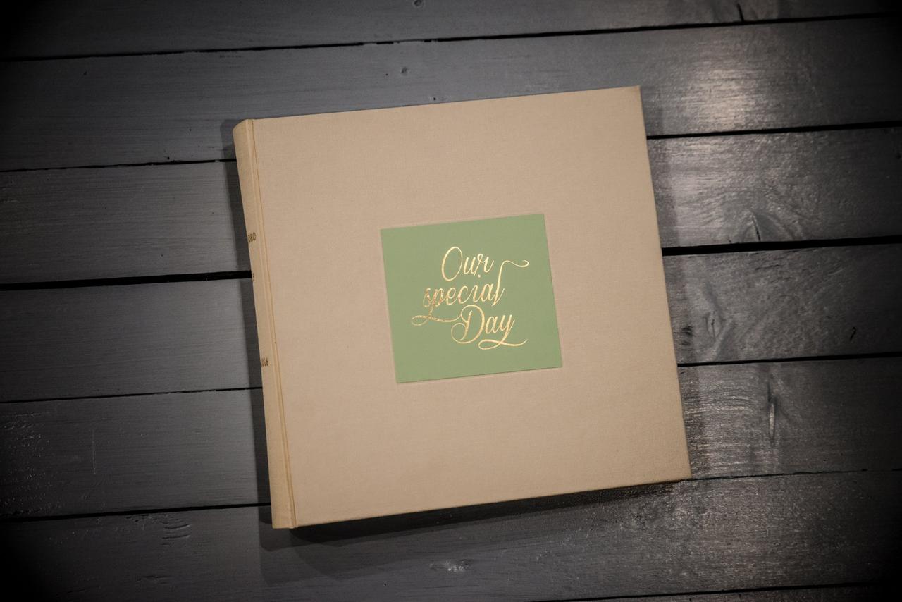 guestbook in cartoncino con inserto verde