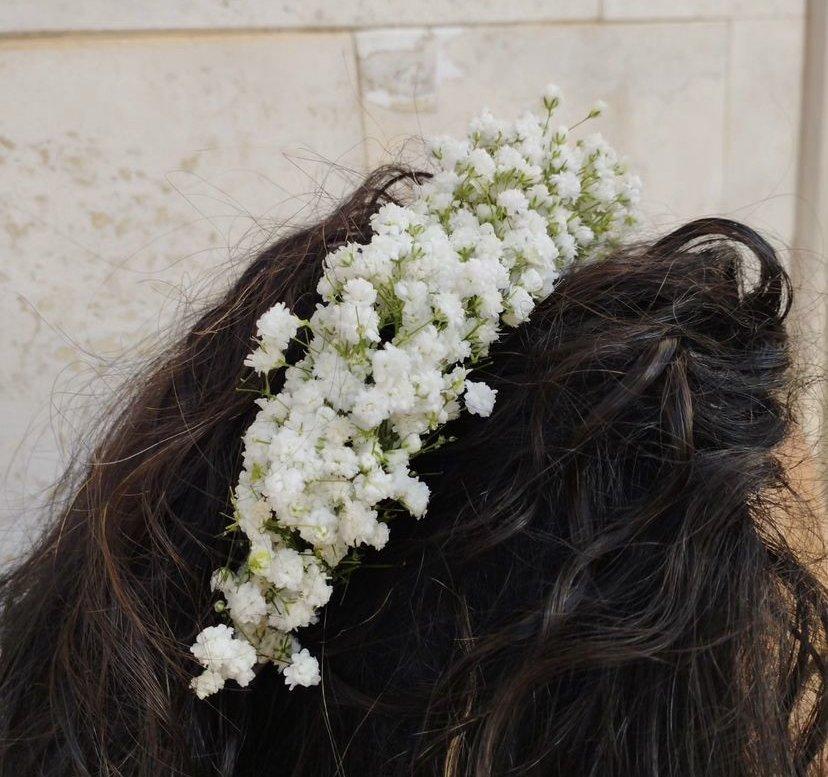 coroncina di fiori con gypsophila