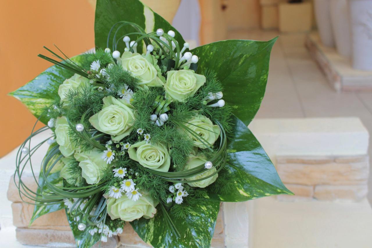 bouquet  con rose verdi e gelsomino- fiori per matrimonio a giugno