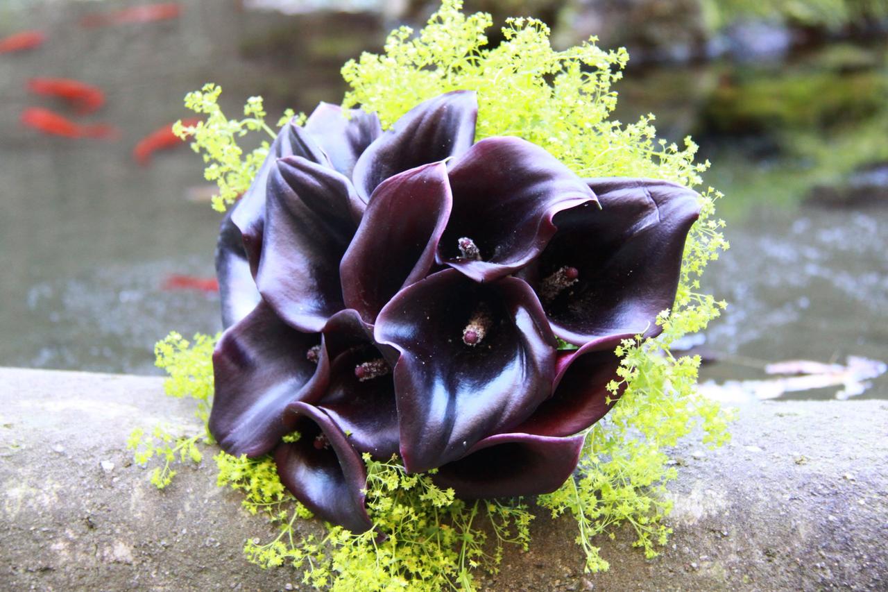 bouquet con calle viola scuro