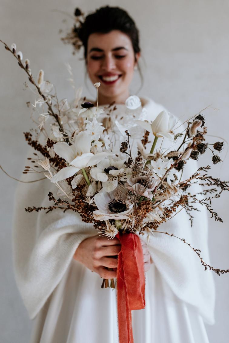 bouquet con nastri lunghi invernale