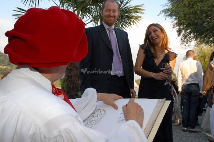 Intrattenimento invitati durante servizio fotografico di matrimonio