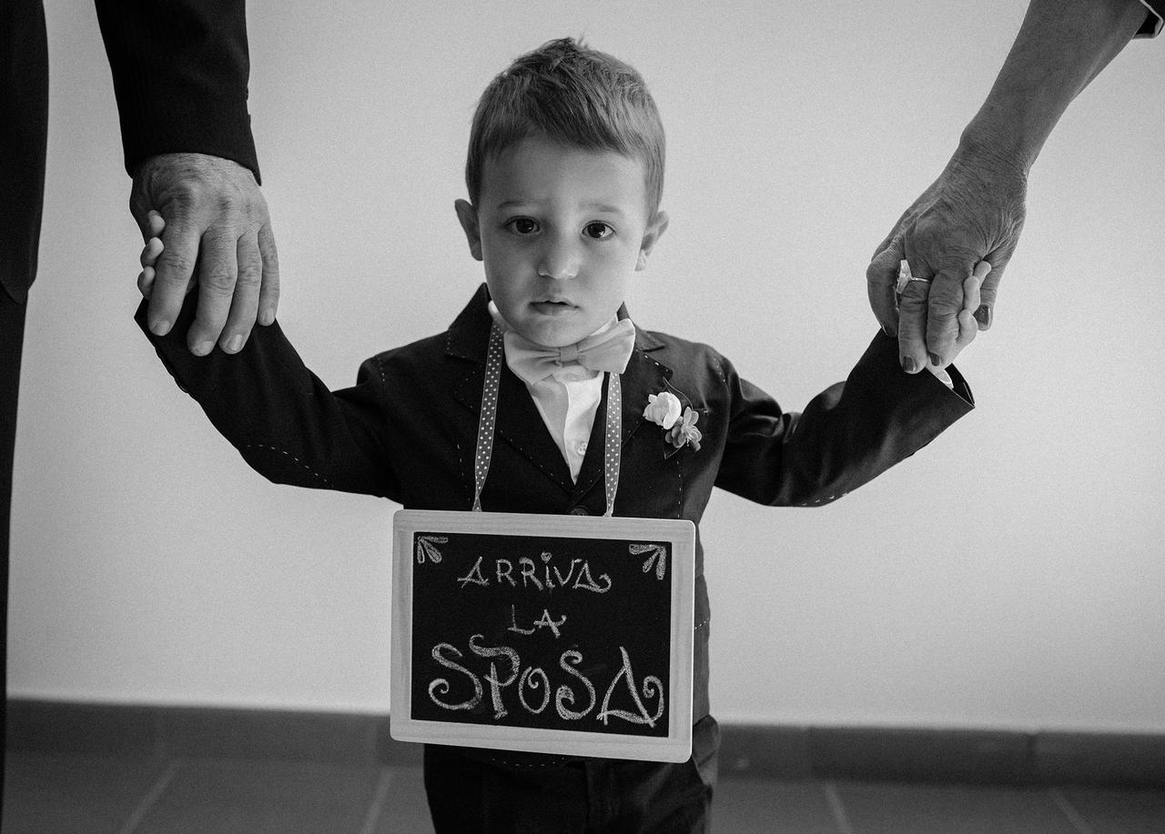 paggetto con lavagnetta arriva la sposa