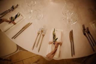 mise en place matrimonio oro e bianco