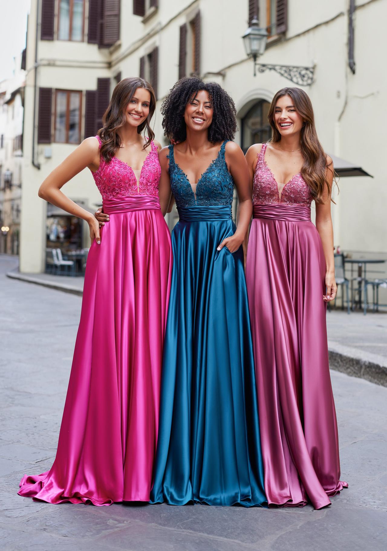 tre damigelle in abito da cerimonia- atelier vestiti da cerimonia